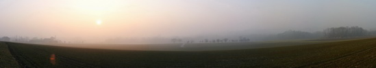 Le hameau de Renges dans le brouillard